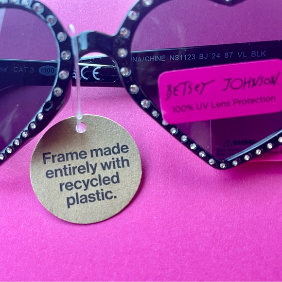 NWT Betsey Johnson Black Heart Sunglasses Rhinestone Studded - Picture 5 of 8